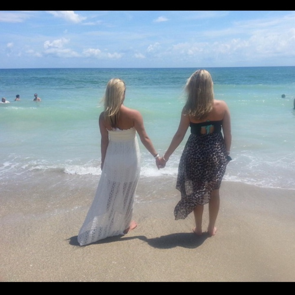 Meet your Posh Sisters, Raina & Anna👩🏼‍⚖️💇🏼‍♀️